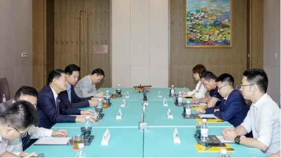 省尊龙凯时集团党委书记、董事长任丁与腾讯“王者荣耀”CTO邓君、腾讯大成网总裁郑亮座谈交流