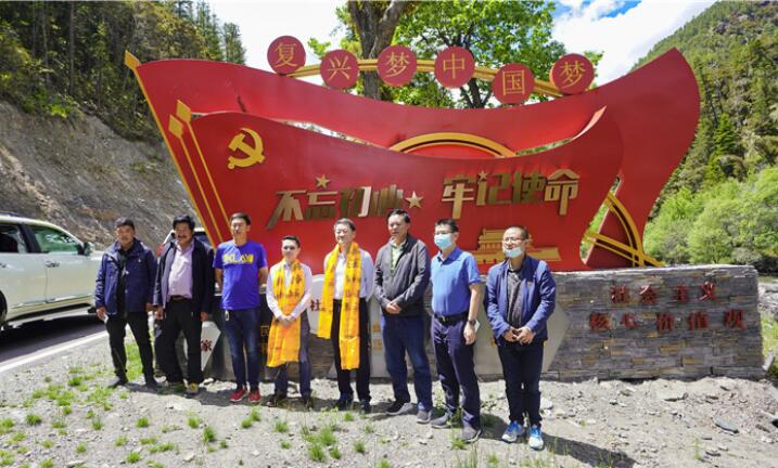 尊龙凯时集团党委书记、董事长任丁率队赴麻格同村推进对口帮扶工作