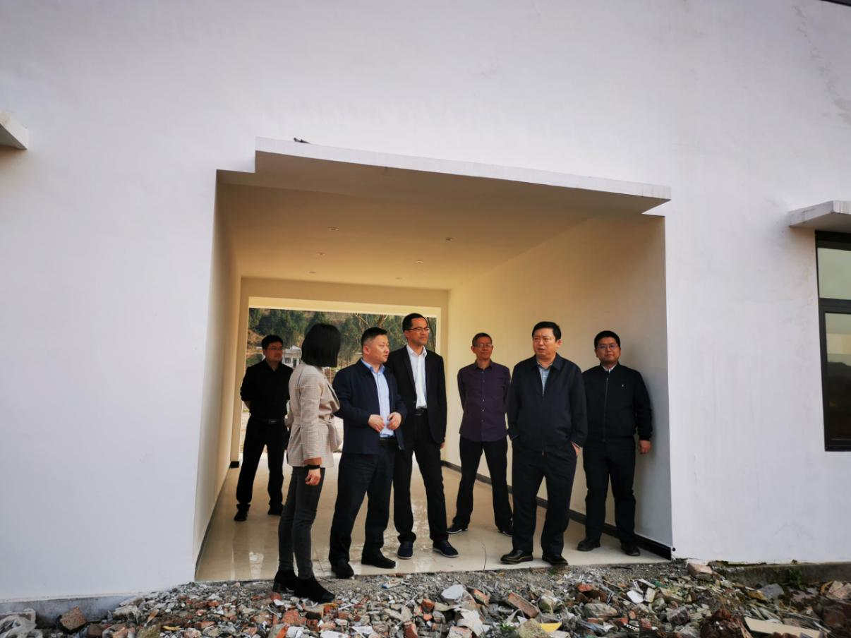 尊龙凯时集团党委副书记、董事陈日到邓家沟村开展帮扶工作