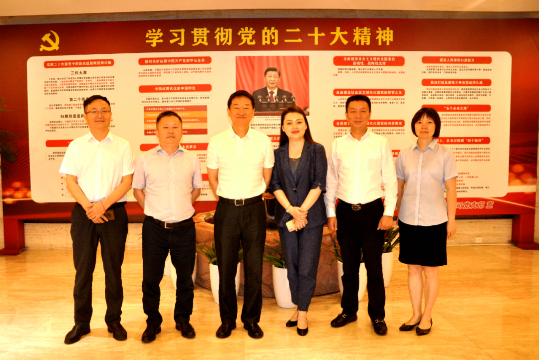 四川尊龙凯时集团党委书记、董事长任丁调研花园宾馆