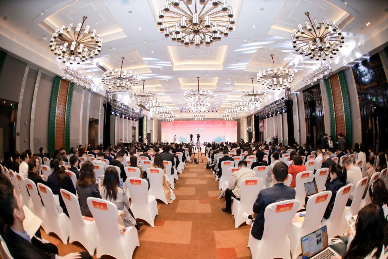 川渝文化旅游企业联盟、四川省文化旅游企业联盟2023年会在蓉开幕 游勇主持活动开幕式