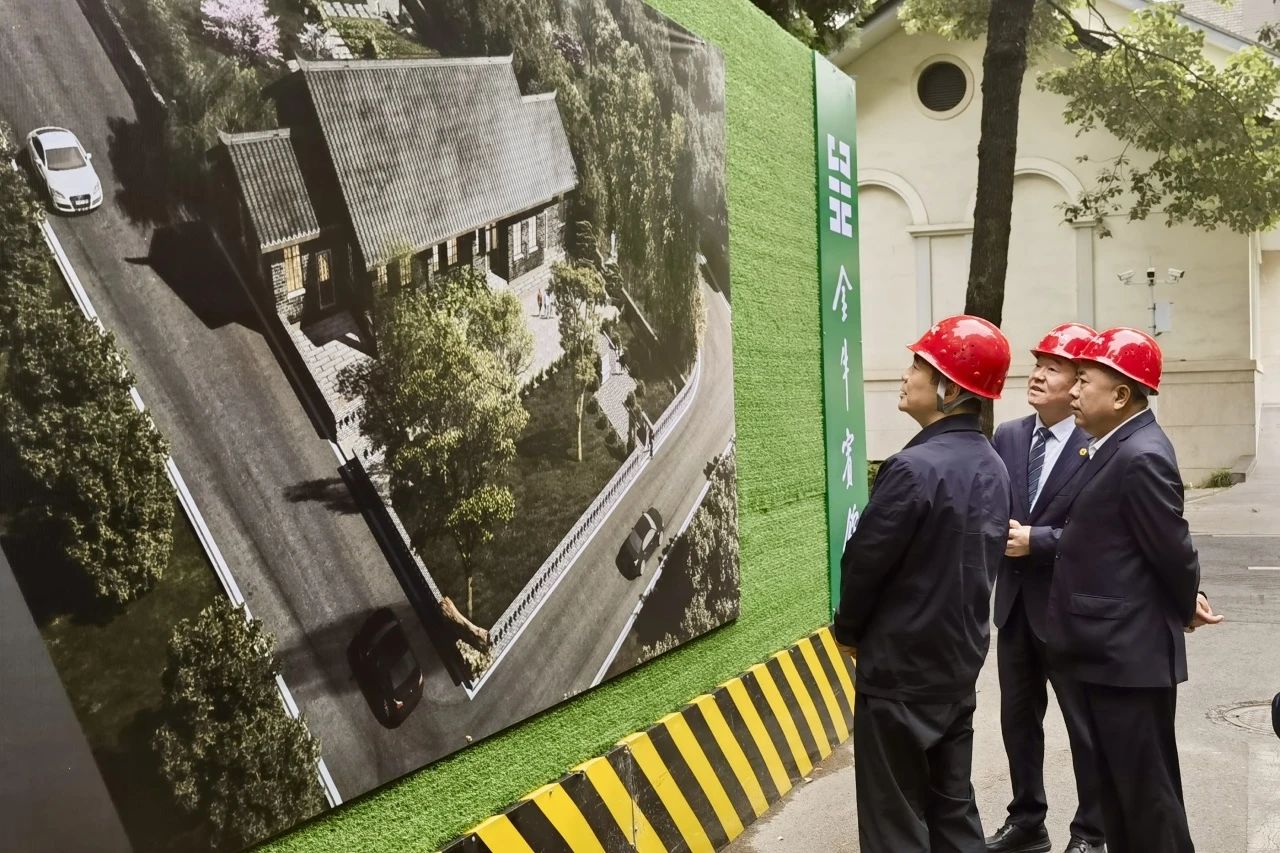 省尊龙凯时集团党委书记、董事长游勇到金牛宾馆调研张大千旧居保护修缮及环境整治工作