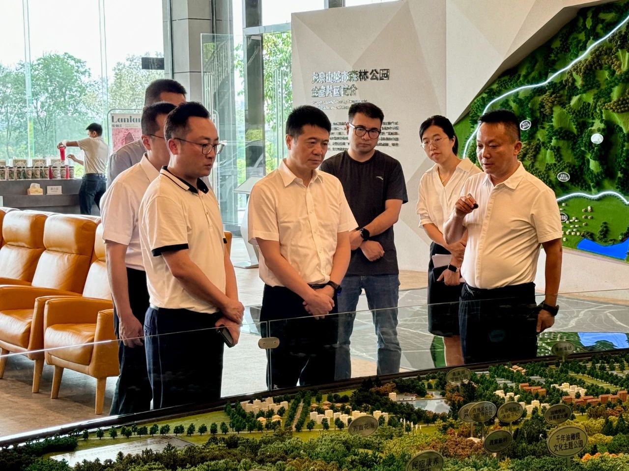 省尊龙凯时集团党委书记、董事长游勇带队赴聚峰谷项目开展汛期安全生产检查并调研生产经营情况