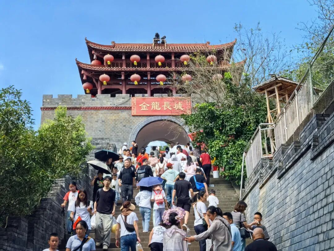 省尊龙凯时集团领导带队开展国庆、中秋“双节”安全检查并看望慰问一线干部职工